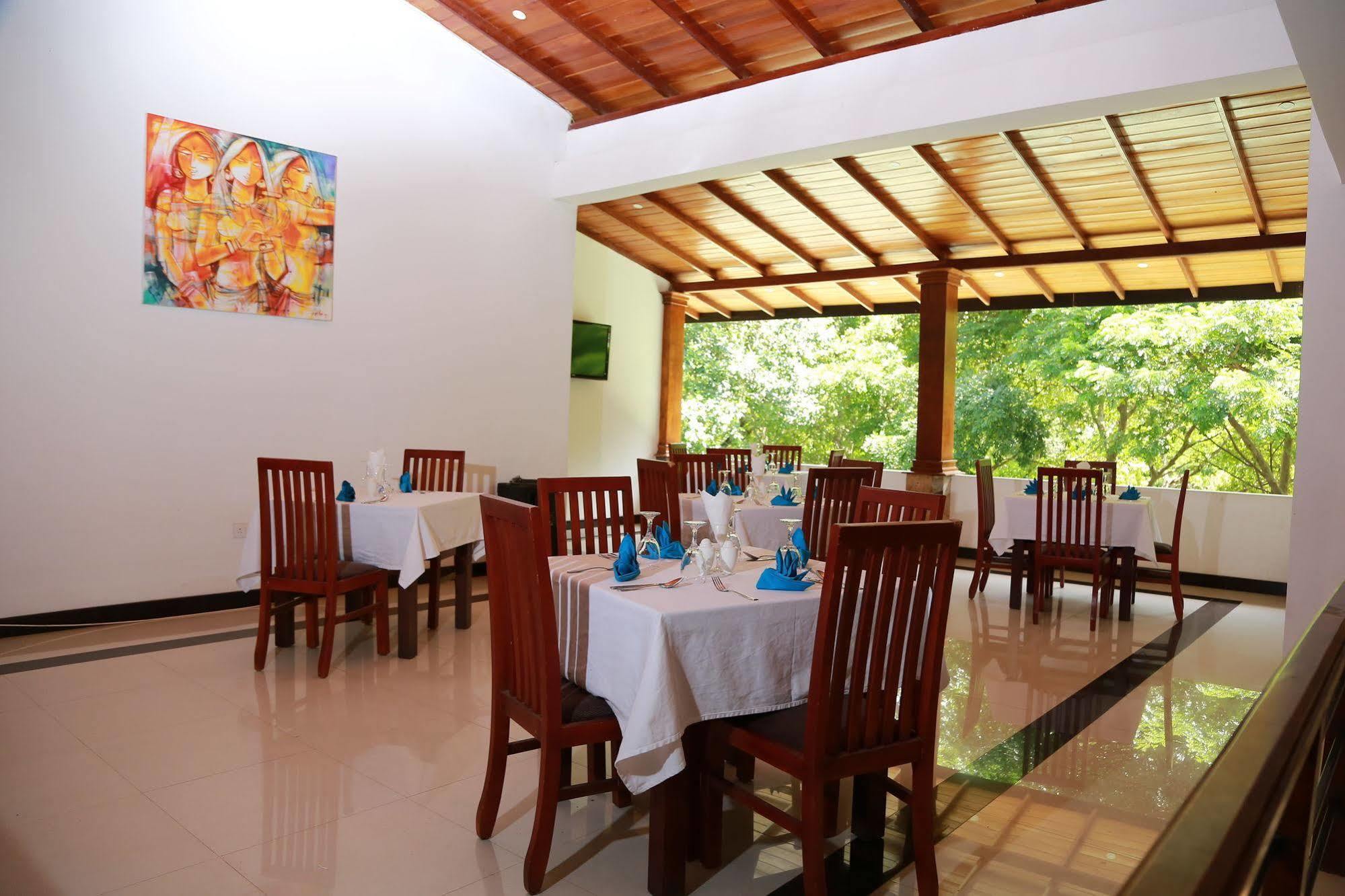 Grand Kalundawa - Dambulla'S Hidden Secret Hotel ภายนอก รูปภาพ